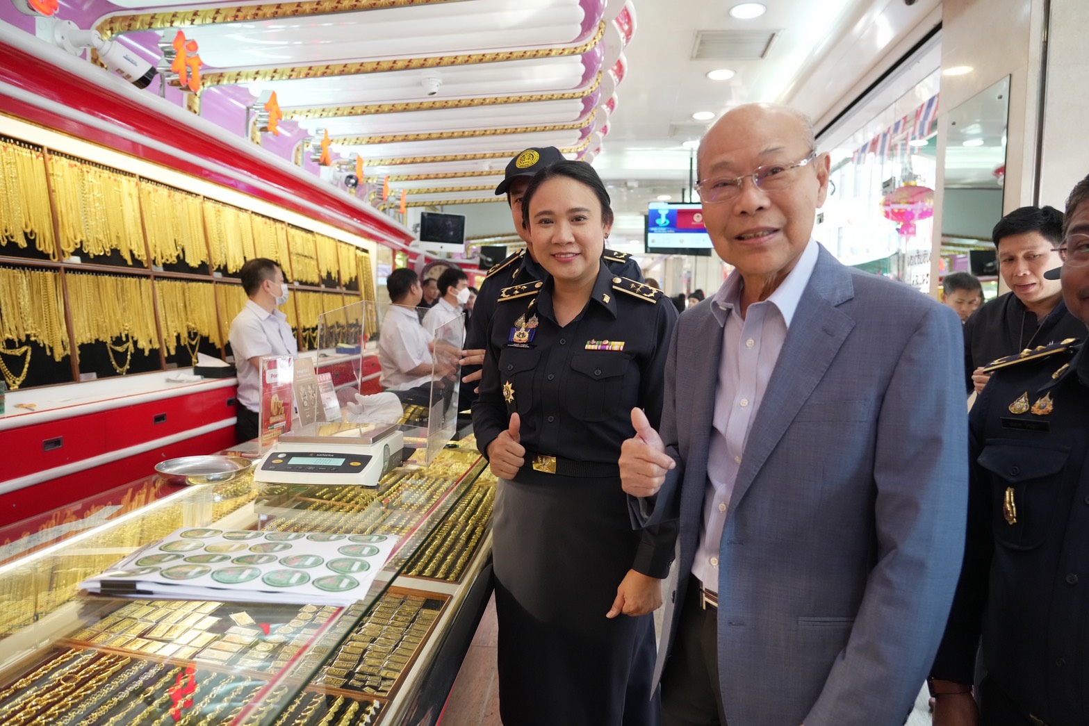 ข่าวเลขที่ 75/2569 พาณิชย์ตรวจเข้ม คุมราคาตรุษจีน–เครื่องชั่งทอง พบสินค้าส่วนใหญ่ราคาลดลง (13 กุมภาพันธ์ 2569)