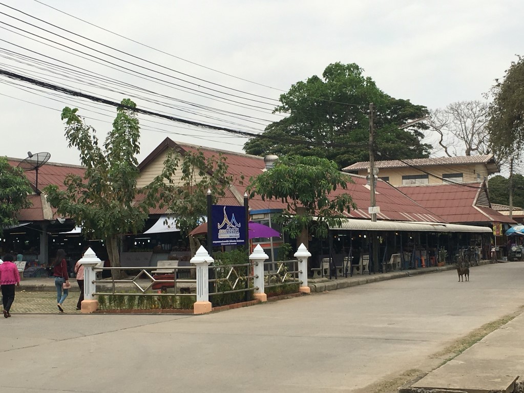 11022_ด้านหน้าตลาด.jpg