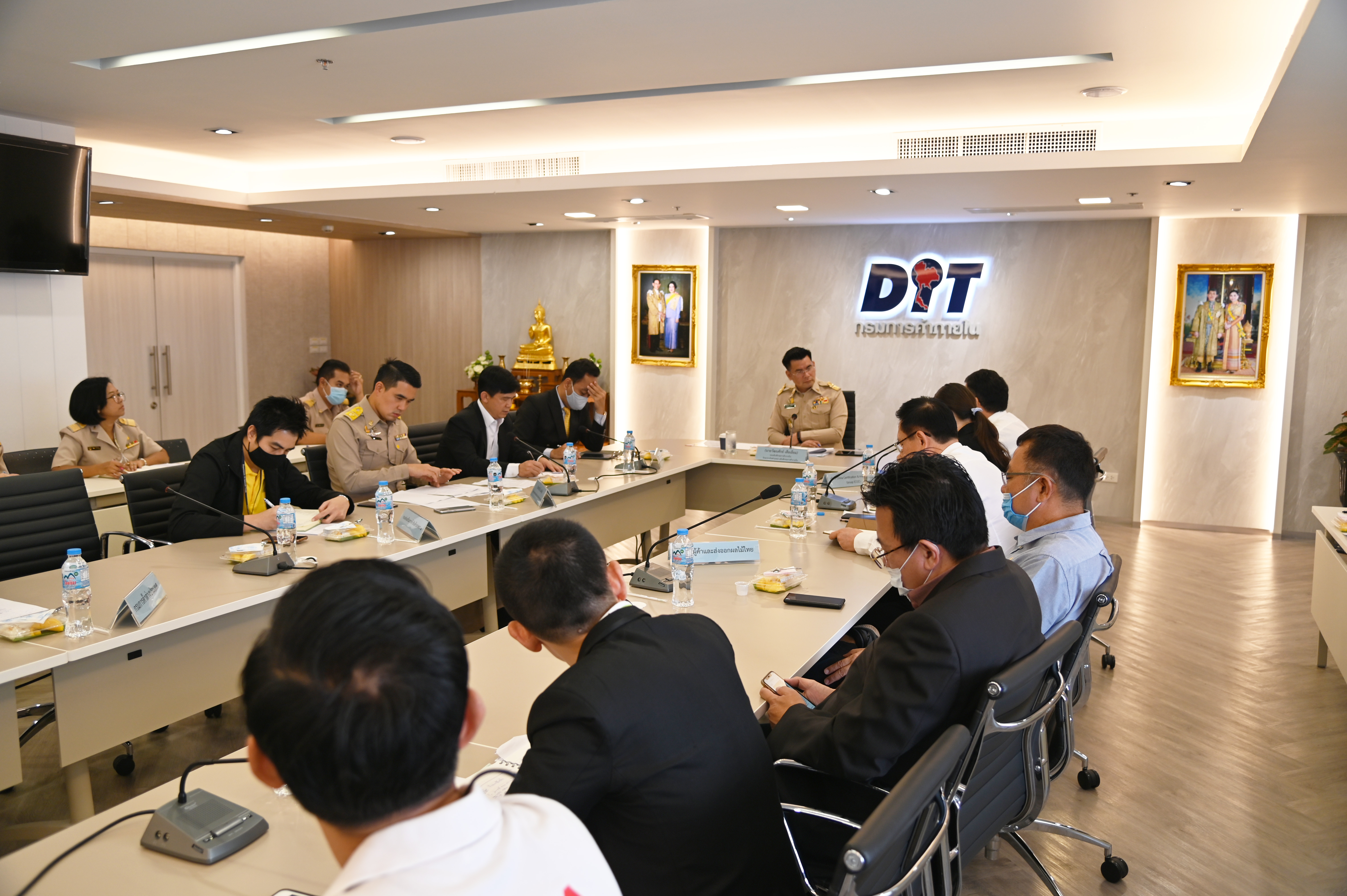 การประชุมหารือข้อร้องเรียนจากสมาคมผู้ค้าและส่งออกผลไม้ไทยและสมาคมทุเรียนไทย