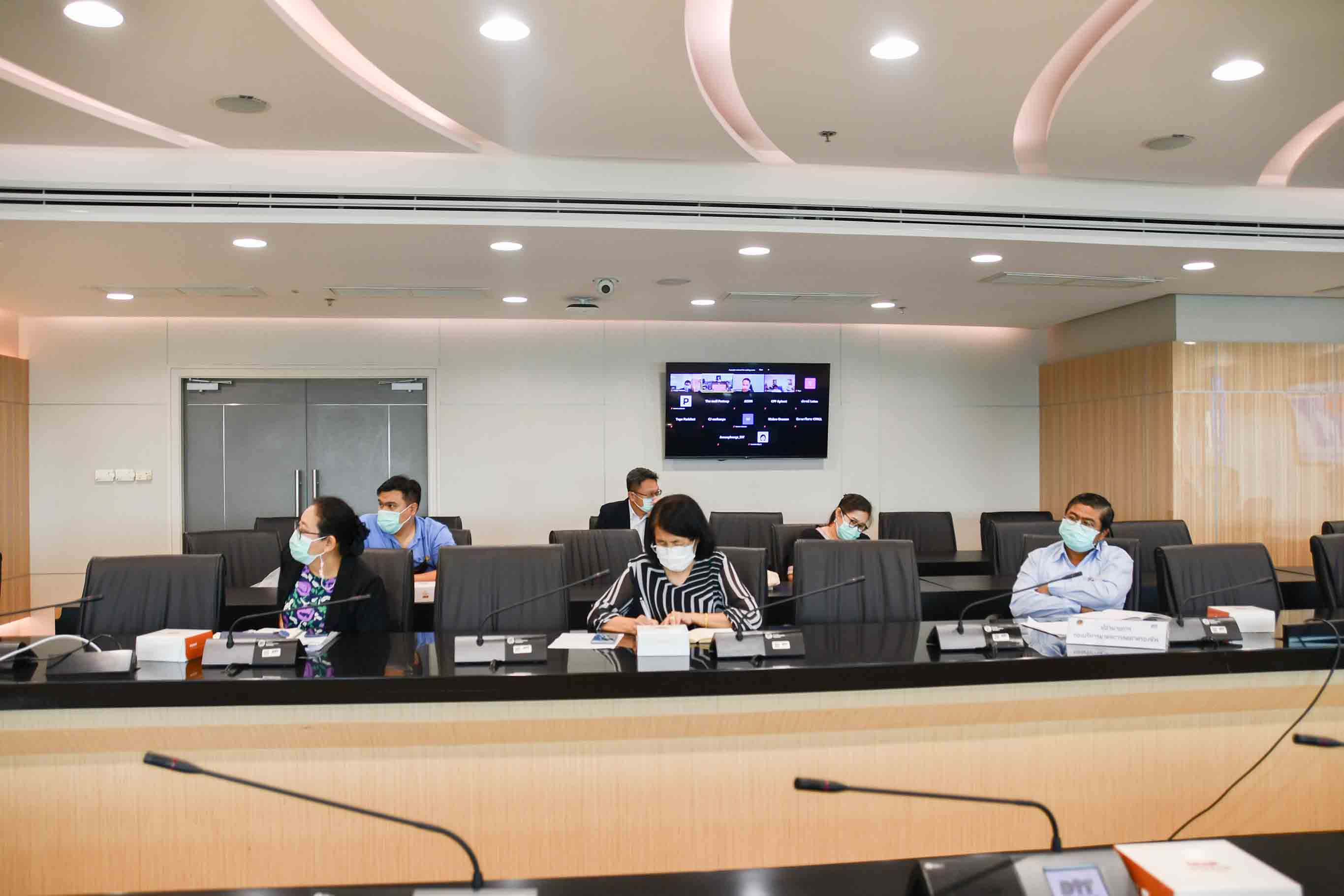 การประชุมหารือติดตามสถานการณ์สินค้าอุปโภคบริโภคและหารือแนวทางโครงการพาณิชย์ลดราคา! ช่วยประชาชน