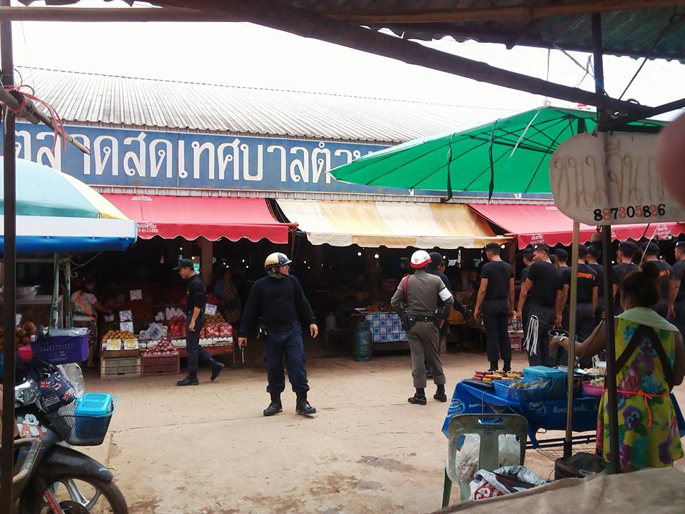 44106_ทางเข้าตลาด.jpg