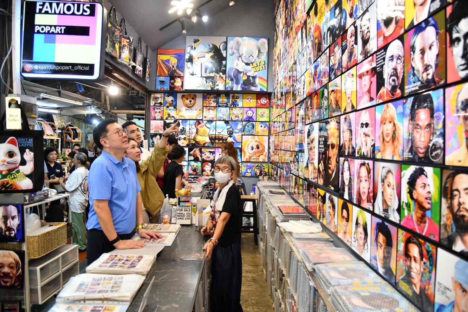 พาณิชย์ลงพื้นที่ตลาดนัดจตุจักร ชวนไทยช่วยไทยกระตุ้นเศรษฐกิจ เดินหน้าปรับโฉมตลาดสู่แลนด์มาร์กของไทย