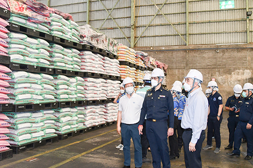 ตรวจสถานการณ์ราคาสินค้าเเละเยี่ยมชมคลังสินค้าปุ๋ย