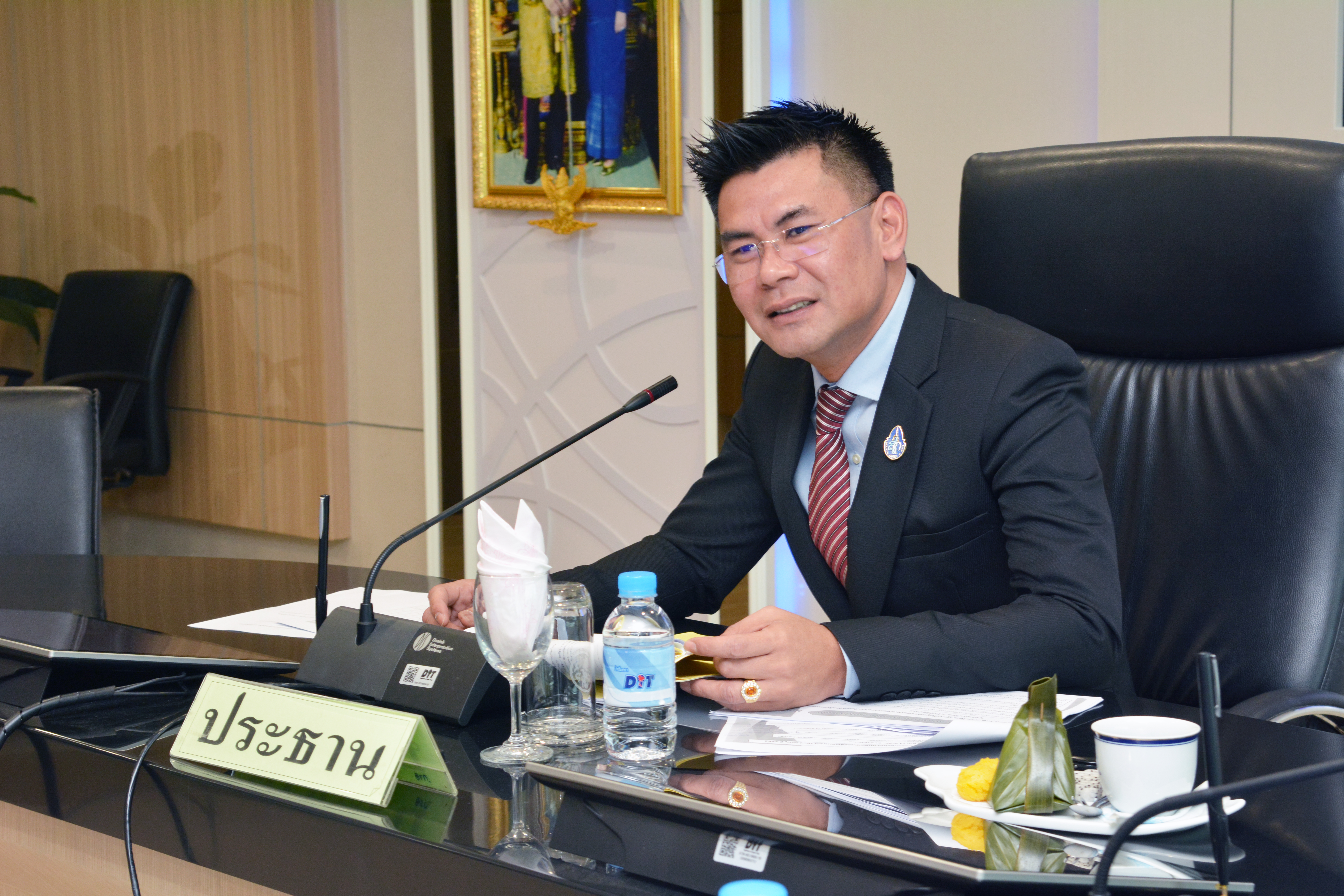 รองอธิบดีประชุมคณะกรรมการร่างตัวชี้วัดการประเมินผลการดำเนินงานกองทุนรวมเพื่อช่วยเหลือกเกษตรกร