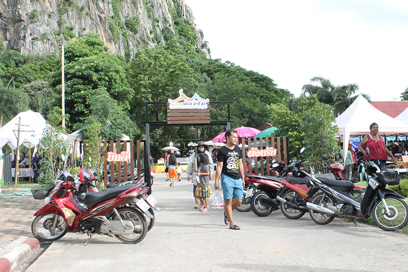 45984_ทางเข้าตลาด.JPG
