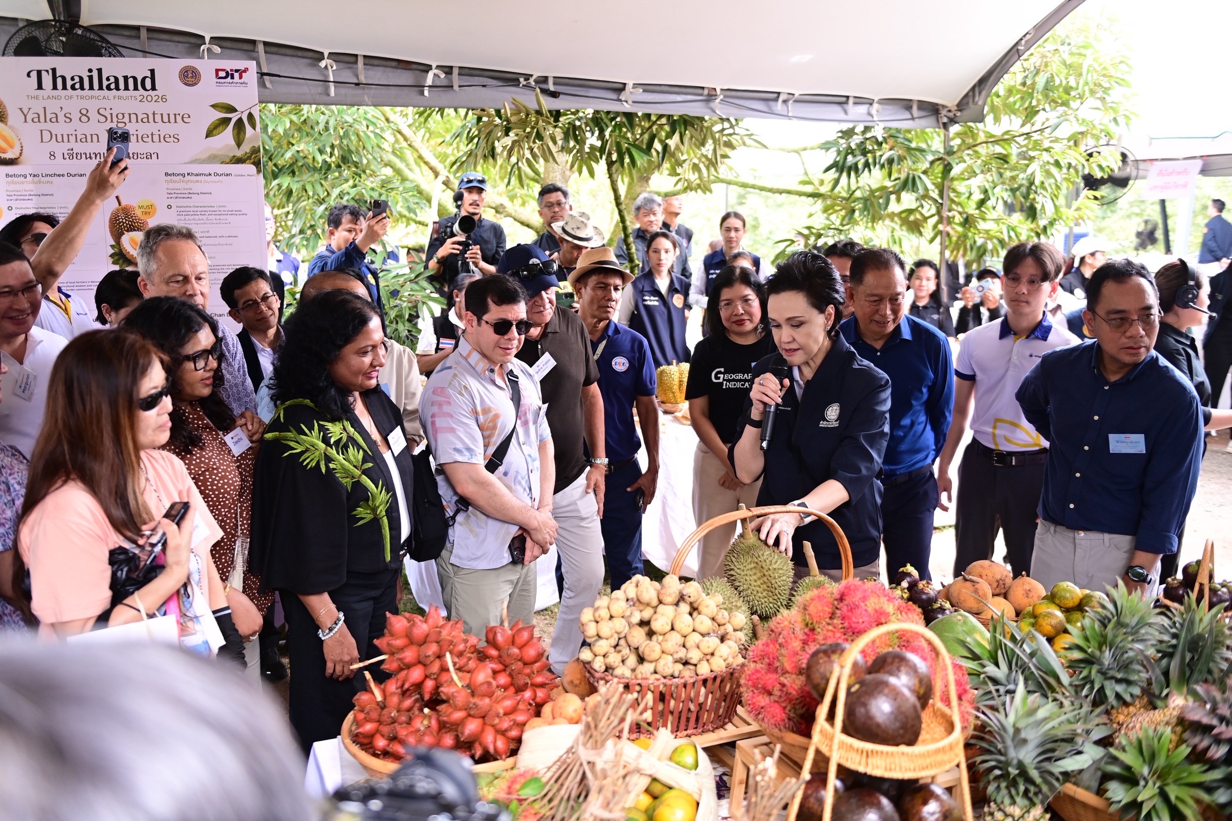 ข่าวเลขที่ 192/2569 “ศุภจี” นำทูต 13 ประเทศลุยสวนทุเรียนใต้ ชู “Thailand: The Land of Tropical Fruits” ชิม 9 สายพันธุ์ เจาะตลาด–สร้างดีมานด์ใหม่ ต่อยอด Fruit Tourism กระตุ้นบริโภค–เพิ่มยอดค้าผลไม้ไทย (9 สิงหาคม 2569)