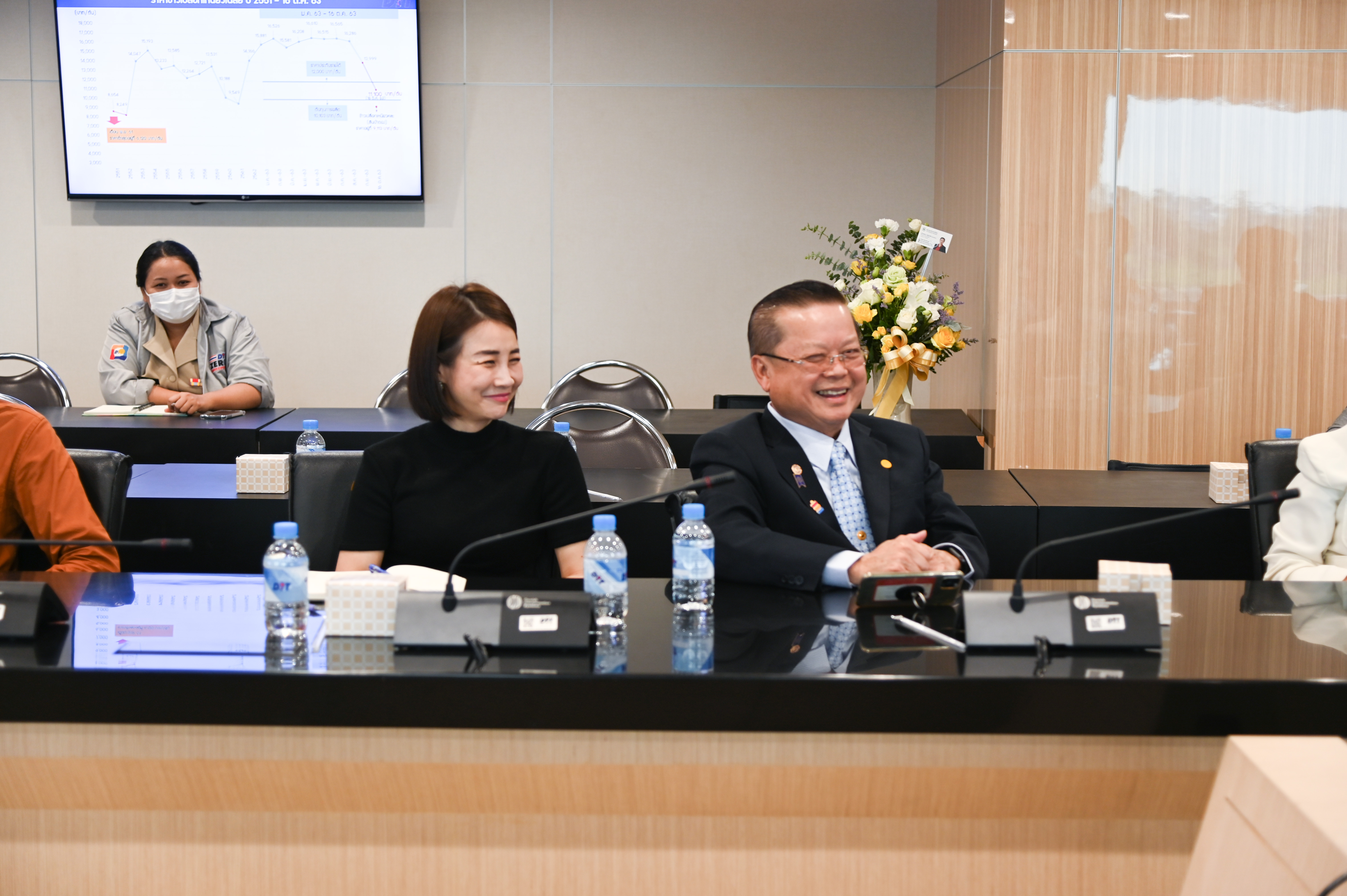อธิบดีกรมการค้าภายในประชุมหารือแก้ไขข้าวเหนียวตกต่ำ