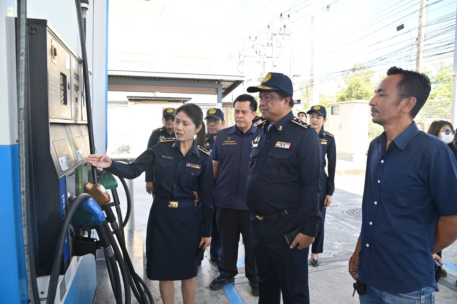 ข่าวเลขที่ 54/2569 DIT ลุยตรวจปีใหม่ 2569 ดูแลกระเช้าของขวัญ–การจำหน่ายสินค้าที่จุดพักรถ–หัวจ่ายน้ำมัน สร้างความเป็นธรรมให้ผู้บริโภค (19 ธันวาคม 2568)