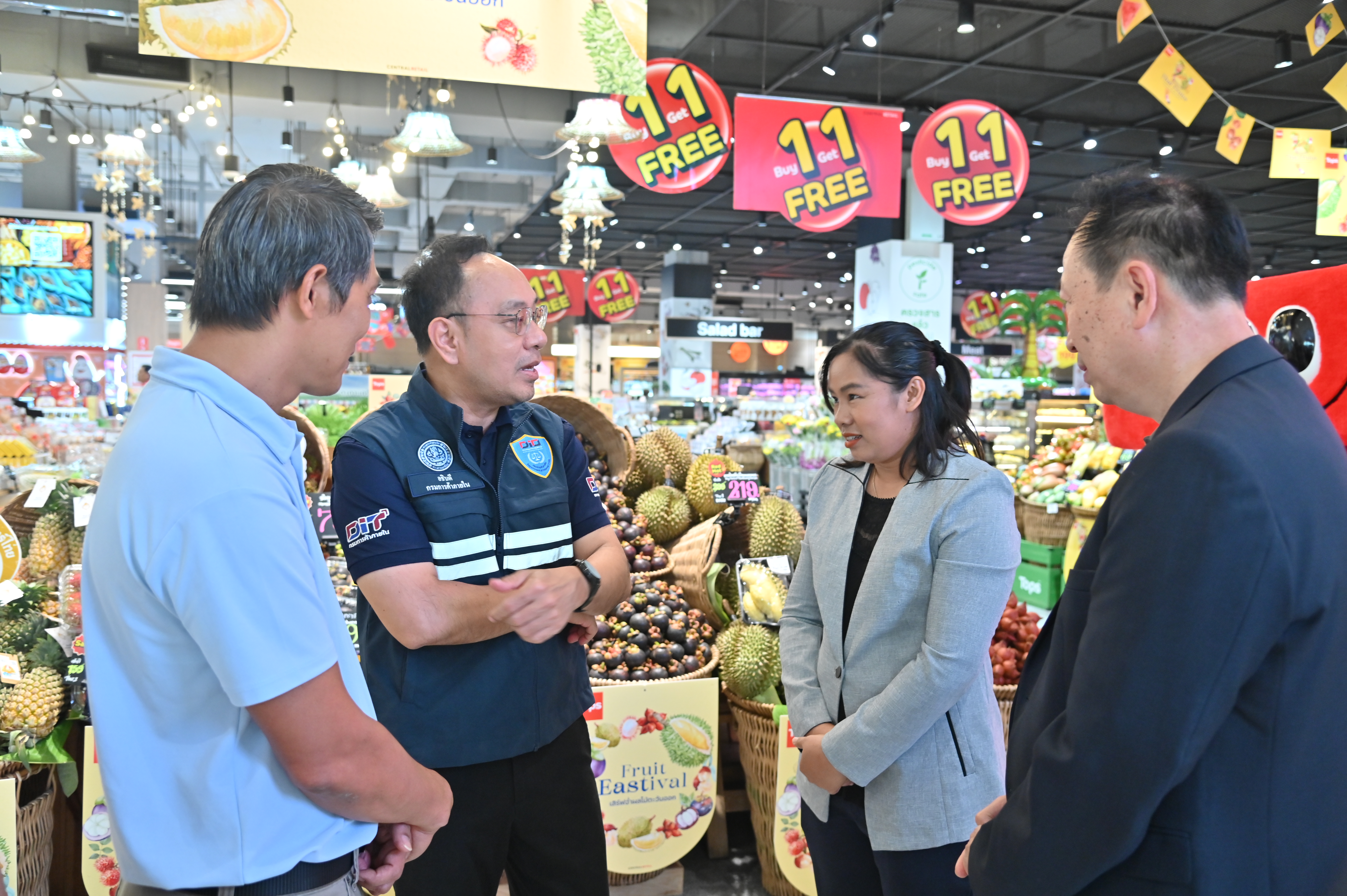 ข่าวเลขที่ 147/2569 กรมการค้าภายใน ขับเคลื่อน “Thailand : The Land of Tropical Fruits 2026” ดันผลไม้สดจากสวนสู่เมือง ผนึกท็อปส์ 760 สาขา รับซื้อผลไม้ภาคตะวันออกเพิ่ม 37% (26 พฤษภาคม 2569)