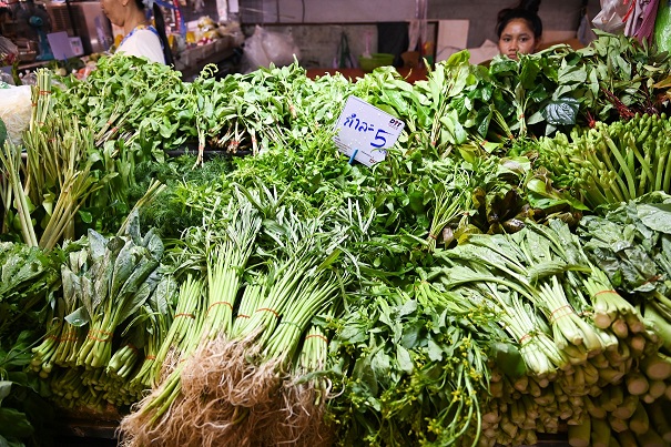 พาณิชย์ติดตามราคาผัก พบราคาลดลงแล้ว พร้อมกระจายผักผ่านโมบายธงฟ้า