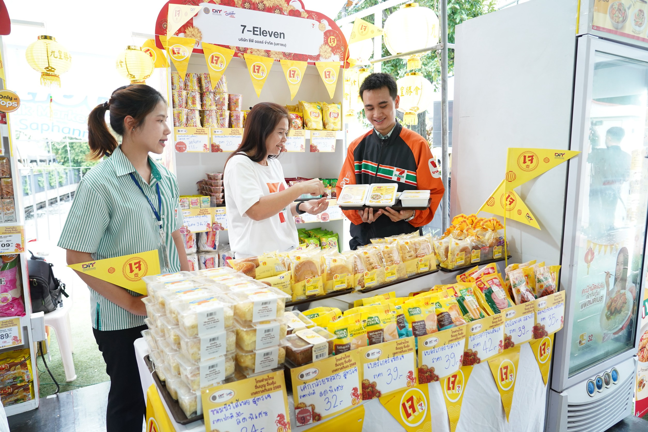 ข่าวเลขที่ 8/2570 “พาณิชย์” ผนึก 45 พันธมิตร จัด “ไทยช่วยไทย อิ่มบุญ อิ่มคุ้ม เทศกาลกินเจ 2569” ลดราคาสูงสุด 50% เร่งกระจายสินค้า ดูแลค่าครองชีพประชาชน (9 ตุลาคม 2569)