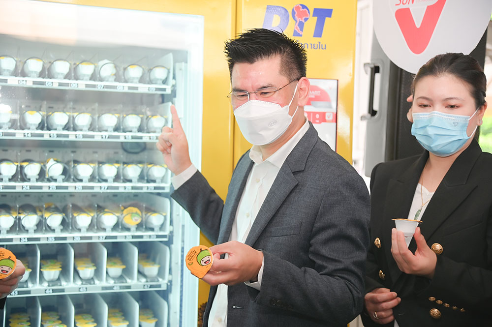 พาณิชย์ kick off การจำหน่ายสินค้าทุเรียนเเปรรูปหมอนทอง 100% เเช่เยือกเเข็ง