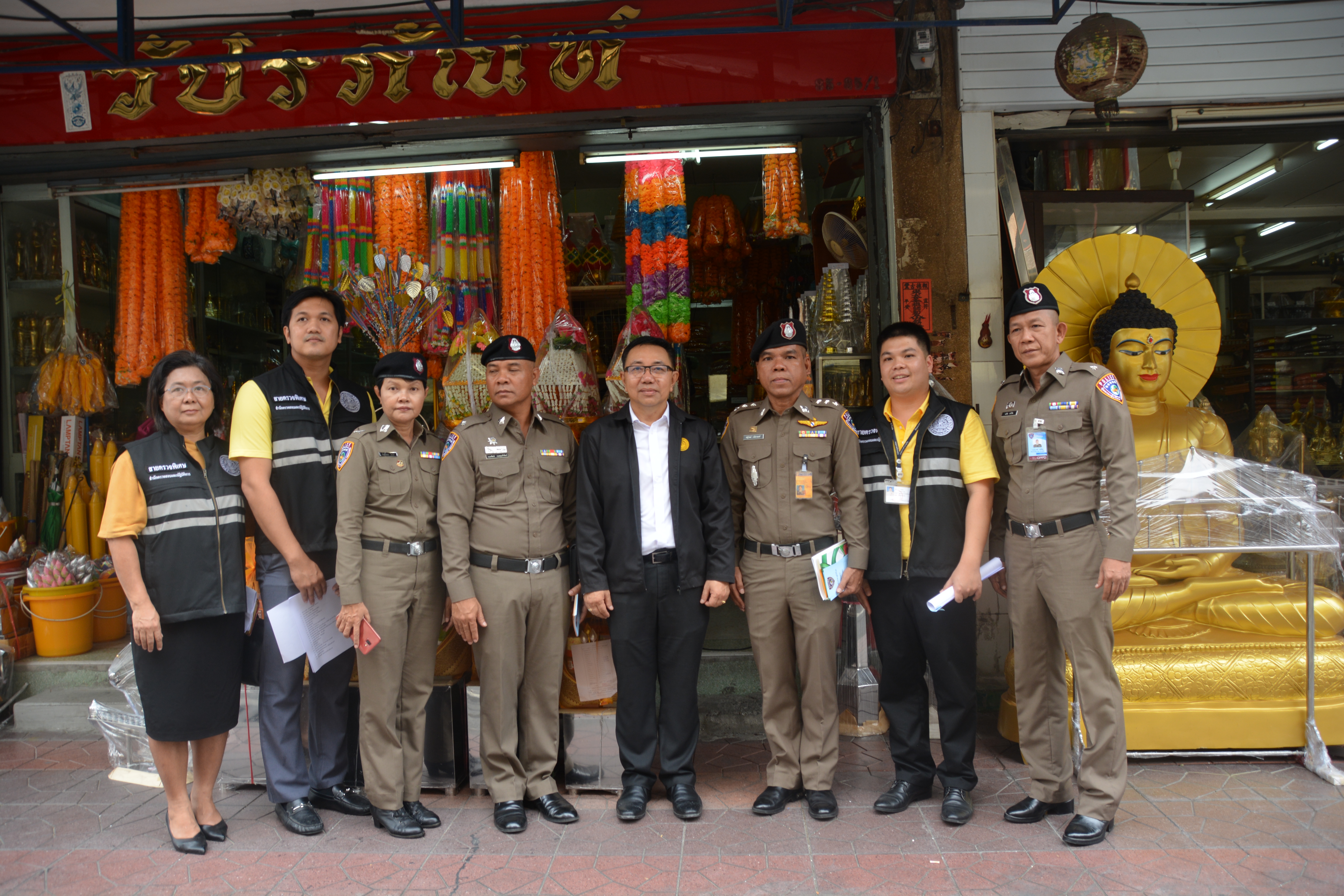 รองอธิบดีกรมการค้าภายใน ลงพื้นที่ตรวจสอบติดตามสถานการณ์ การจำหน่ายชุดสังฆทาน