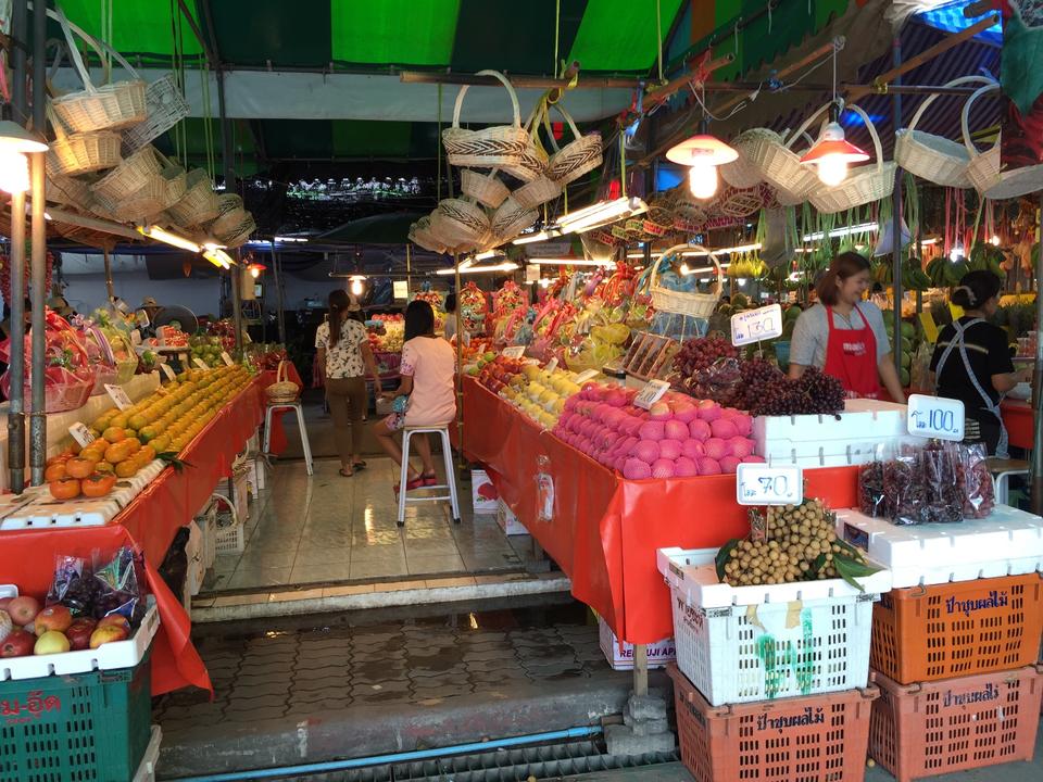 22518_แผงค้าภายในตลาด.jpg