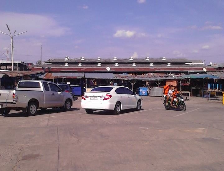 33769_ที่จอดรถด้านหน้าตลาด.jpg