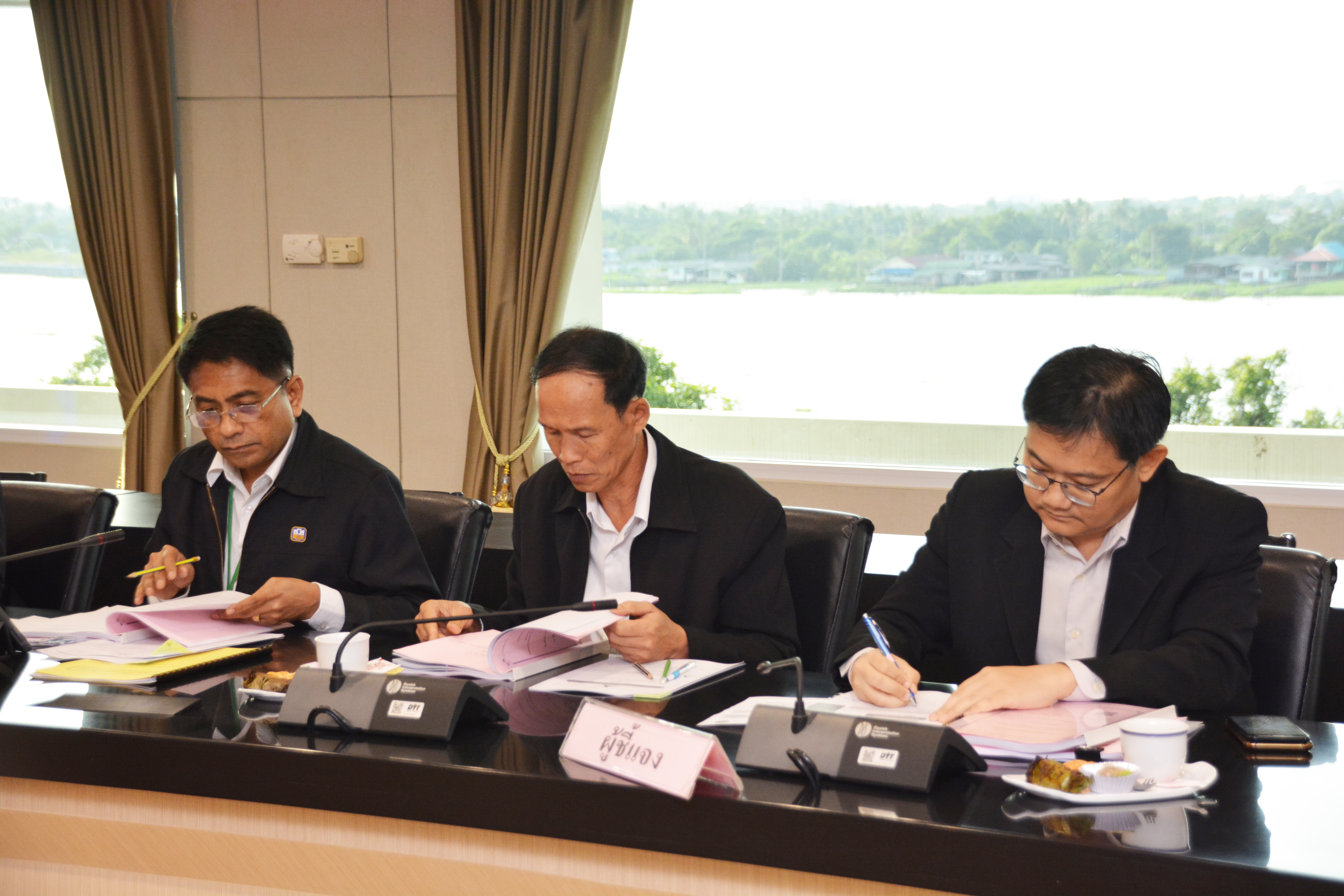 รองอธิบดีประชุมคณะอนุกรรมการกลั่นกรองเรื่องเสนอคณะกรรมการบริหารกองทุนรวมเพื่อช่วยเหลือเกษตรกร