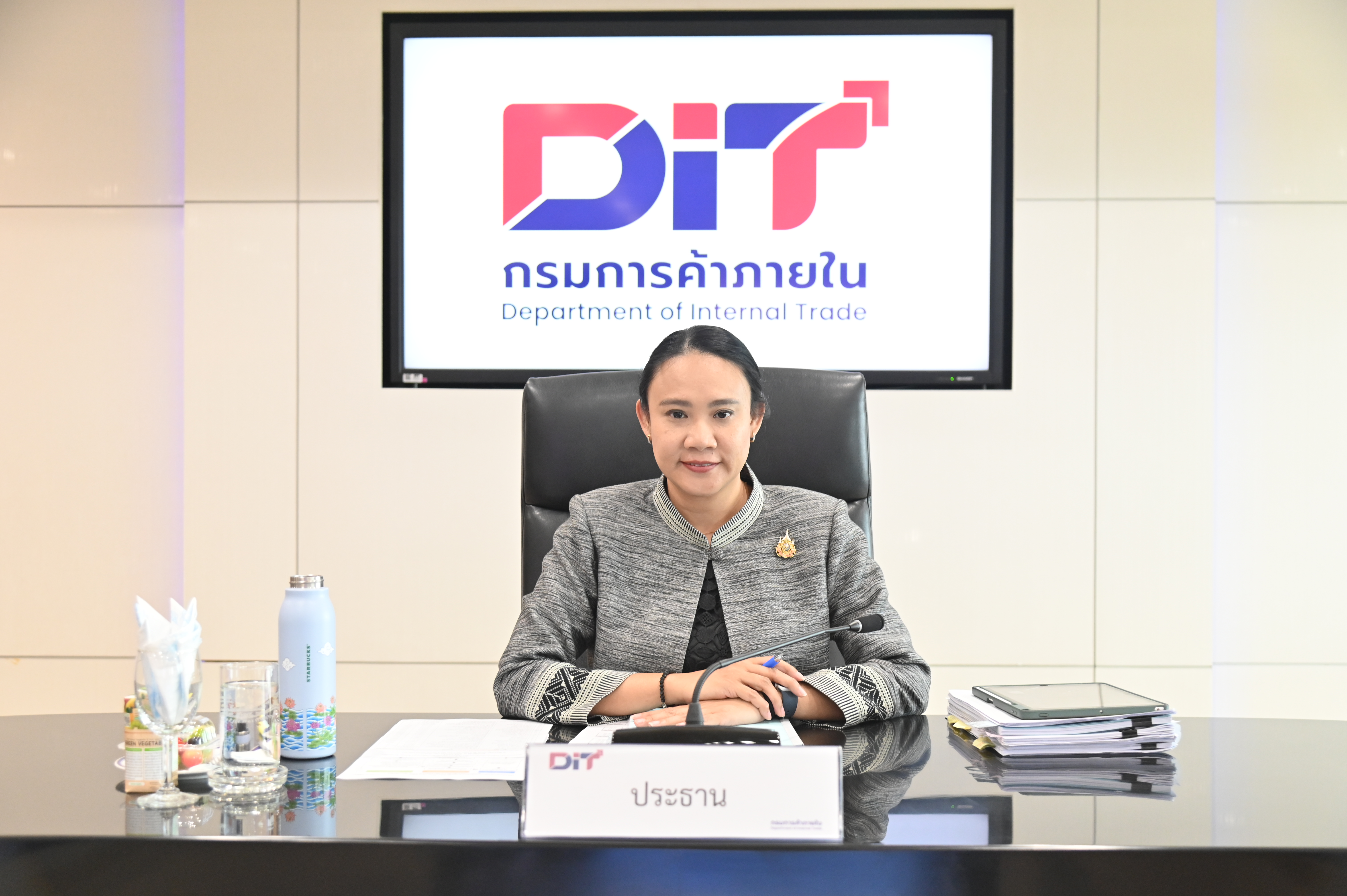 ข่าวเลขที่ 160/2569 “ค้าภายใน” เปิดเวทีร้อยเอ็ด ติวเข้ม 58 กลุ่มเกษตรกรอีสานใต้ ปั้น “ข้าวประณีต” สู่ตลาดพรีเมียม มุ่งเติมองค์ความรู้การจัดทำแผนธุรกิจ (9 มิถุนายน 2569)