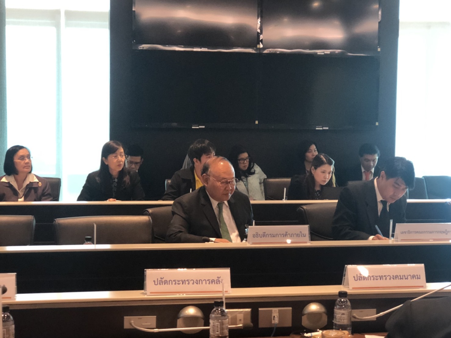 รองอธิบดีกรมการค้าภายใน เข้าร่วมประชุมคณะกรรมการบริหารกองทุนน้ำมันเชื้อเพลิง 