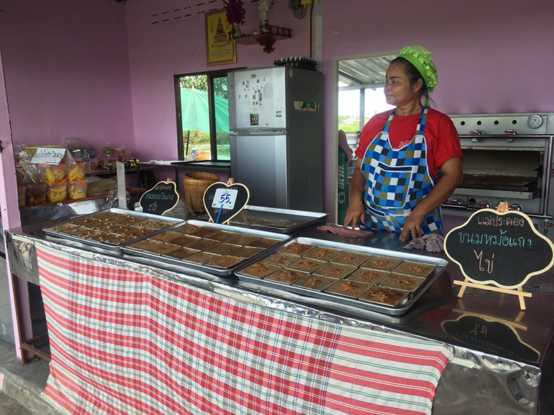 46404_ร้านขายขนมหม้อแกง.jpg