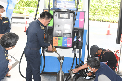 พาณิชย์ตรวจสอบความถูกต้องของสถานีบริการน้ำมัน