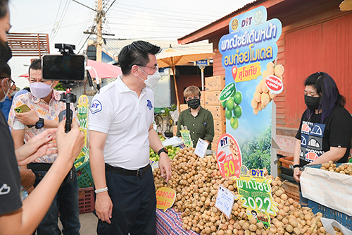 คึกคัก!! กรมการค้าภายในจัดกิจกรรมกระตุ้นเศรษฐกิจ "ตลาดริมยม 2437" สุโขทัย