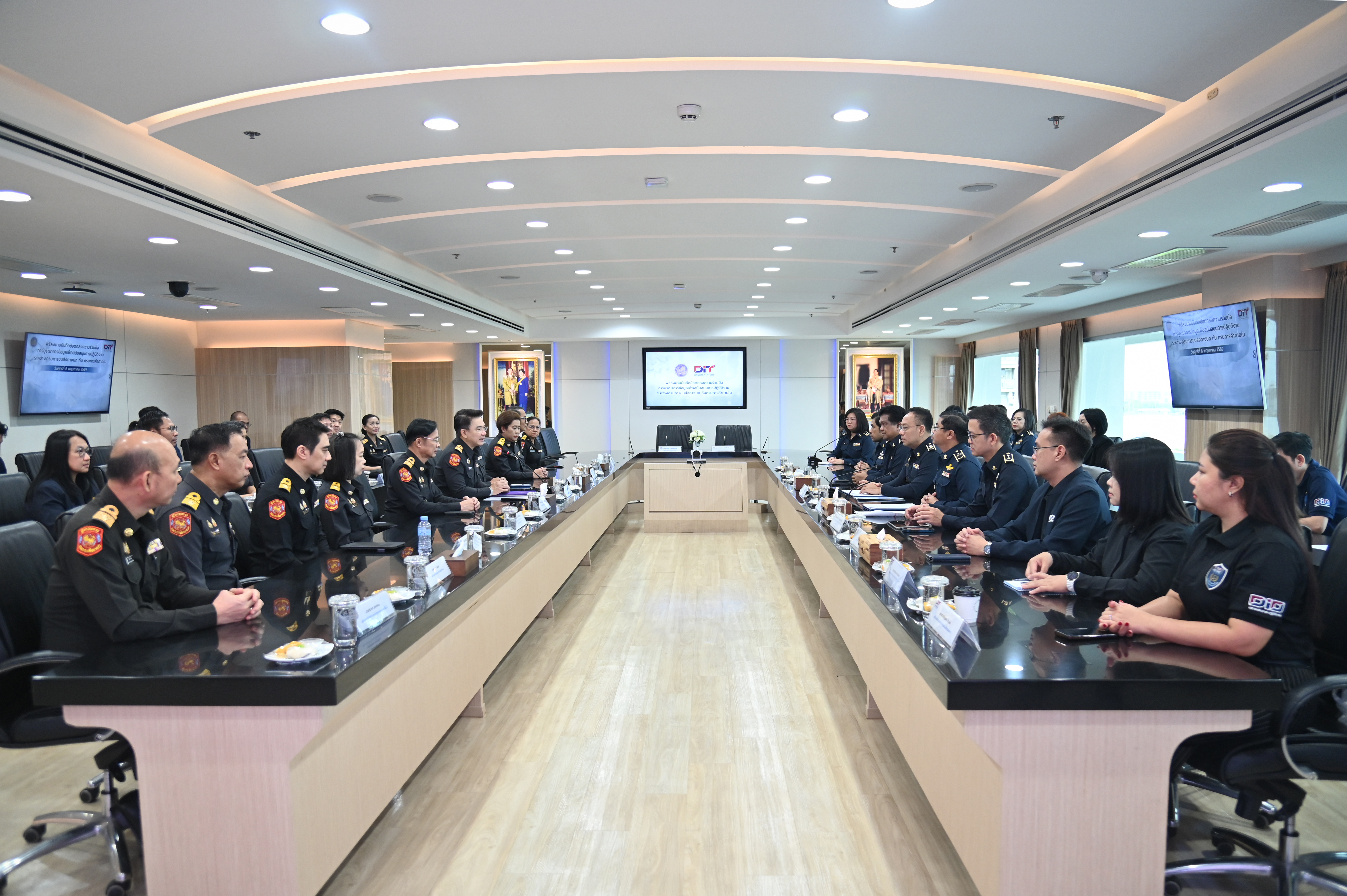ข่าวเลขที่ 137/2569 “ค้าภายใน” ผนึกกำลัง “ขนส่งทางบก” เชื่อมข้อมูล GPS รถสินค้าเกษตร ยกระดับตรวจสอบรวดเร็วแม่นยำ ช่วยเกษตรกร–เตรียมบูรณาการ่วมดูแลค่าขนส่งและแท็กซี่มิเตอร์เพื่อความเป็นธรรมประชาชน (9 พฤษภาคม 2569)