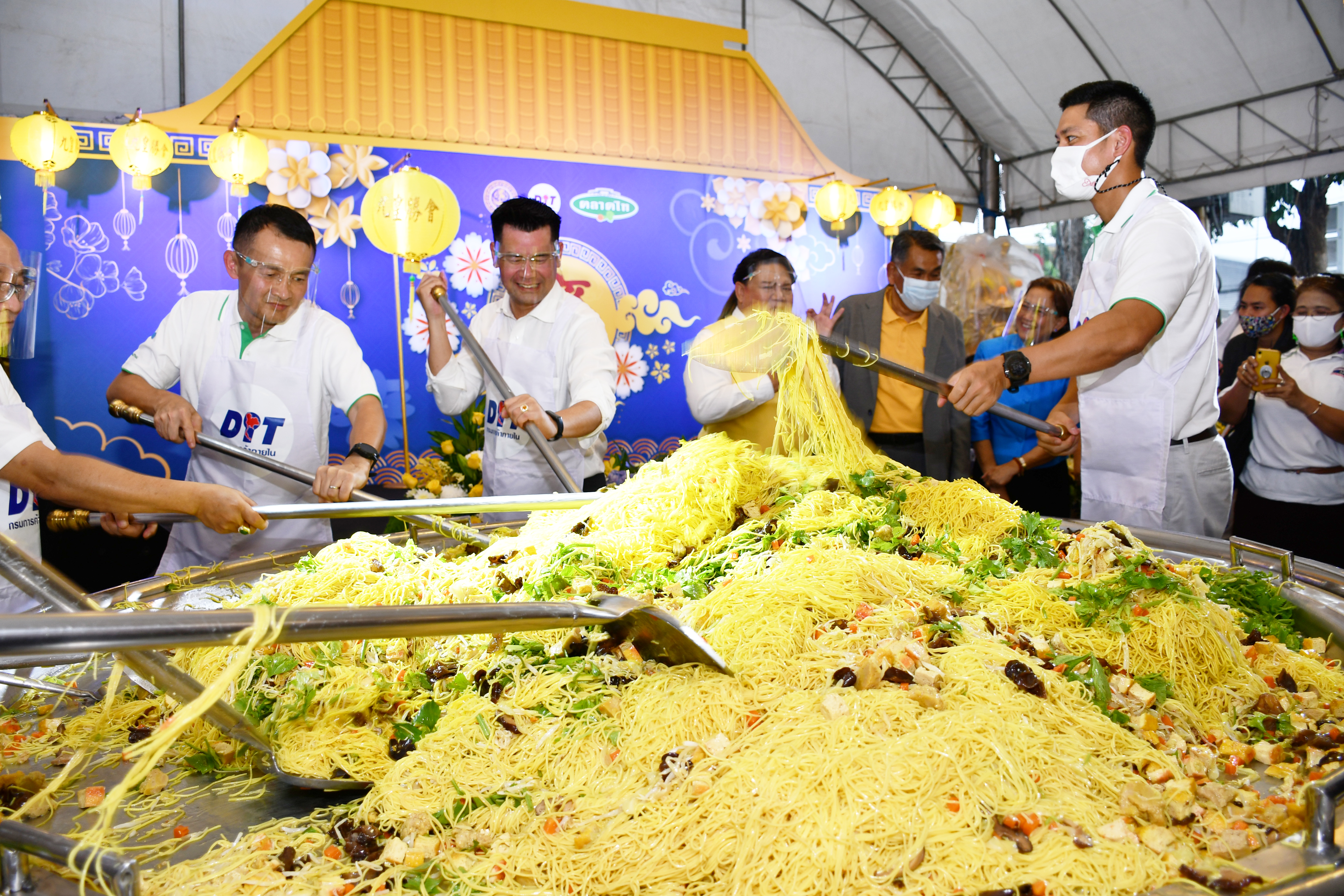 อธิบดีกรมการค้าภายใน เปิดงาน “พาณิชย์ร่วมสืบสานเทศกาลกินเจ อิ่มใจ อิ่มบุญ สบายกระเป๋า”