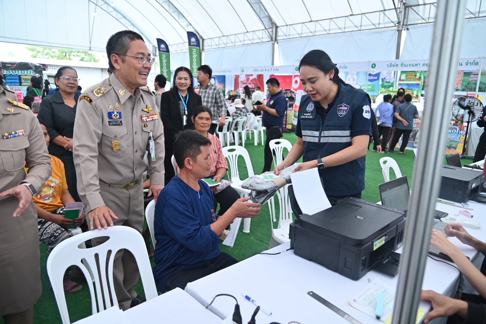 ข่าวเลขที่ 24/2569 “ธงเขียว–ธงฟ้า บุกอุบลฯ!” DIT ลุยลดต้นทุน–ค่าครองชีพ ช่วยพี่น้องชายแดนสู้เศรษฐกิจ  (4 พฤศจิกายน 2568)