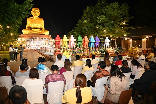 กรมการค้าภายในจัดพาณิชย์ให้ท่า ลอยกระทง ที่ "ตลาดต้องชม" 