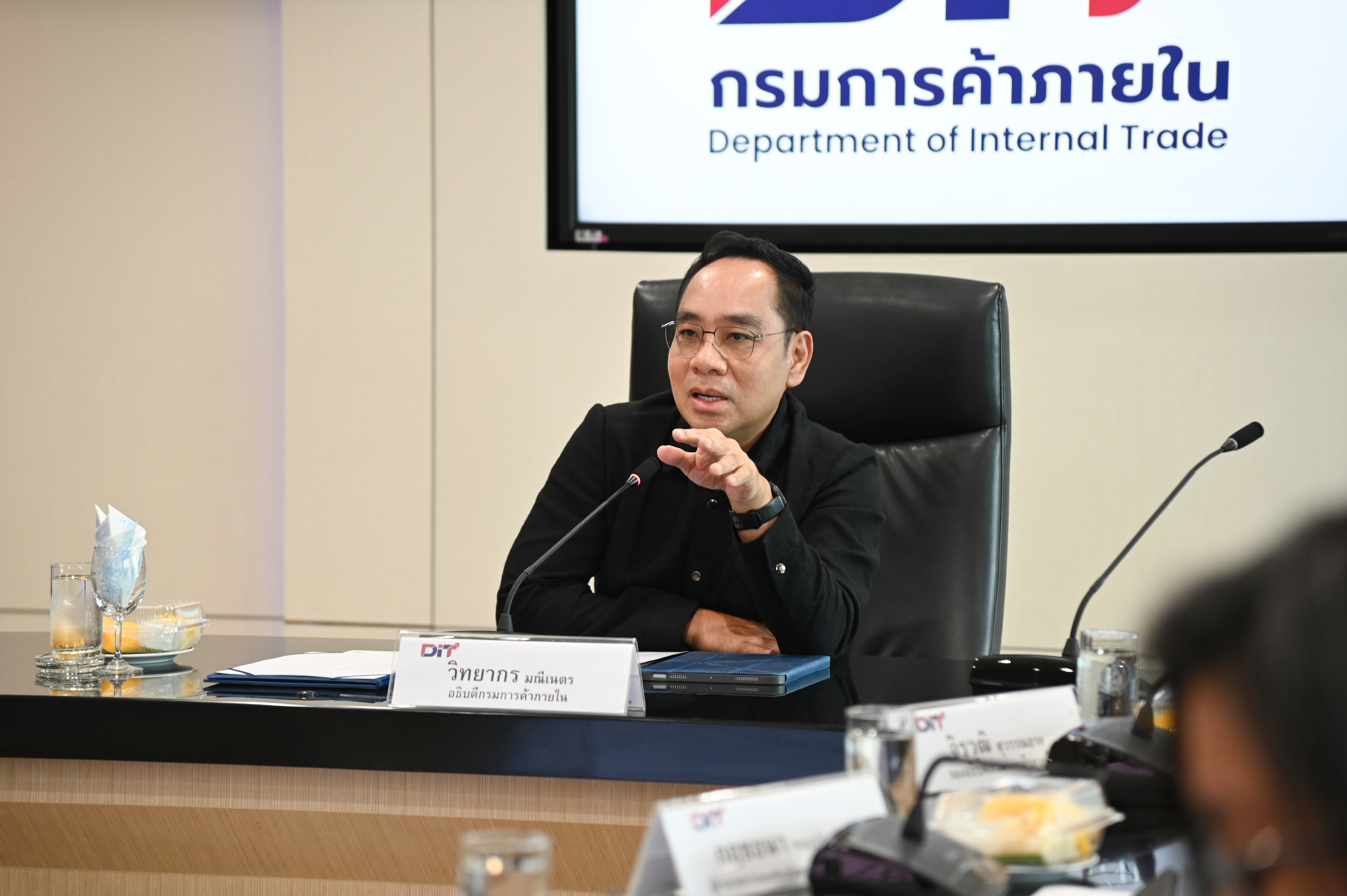 ข่าวเลขที่ 195/2569 พาณิชย์ลงพื้นที่ตรวจสอบไข่ไก่โคราช พบยังมีเพียงพอ ชี้ข่าวส่งออกจนขาดตลาดคลาดเคลื่อน ค้าภายในเร่งประสานปศุสัตว์บริหารปริมาณ–พาณิชย์กระจายสินค้า (11 สิงหาคม 2569)