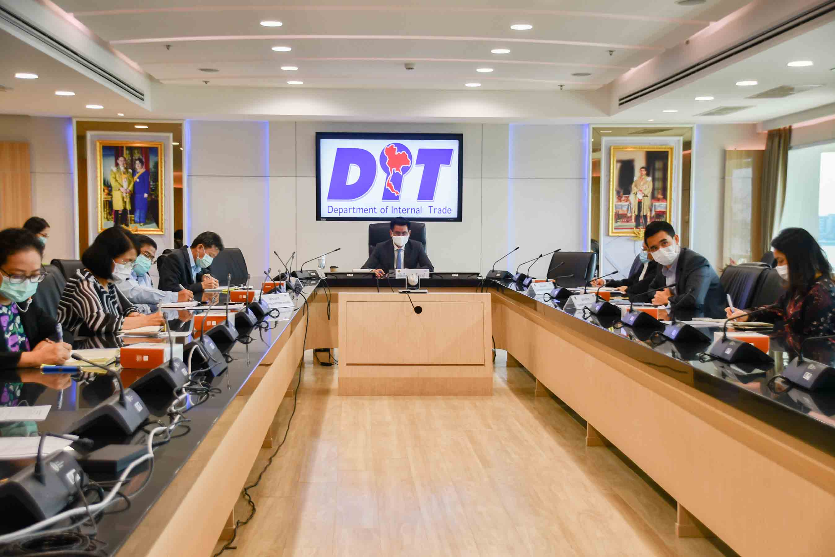 การประชุมหารือติดตามสถานการณ์สินค้าอุปโภคบริโภคและหารือแนวทางโครงการพาณิชย์ลดราคา! ช่วยประชาชน