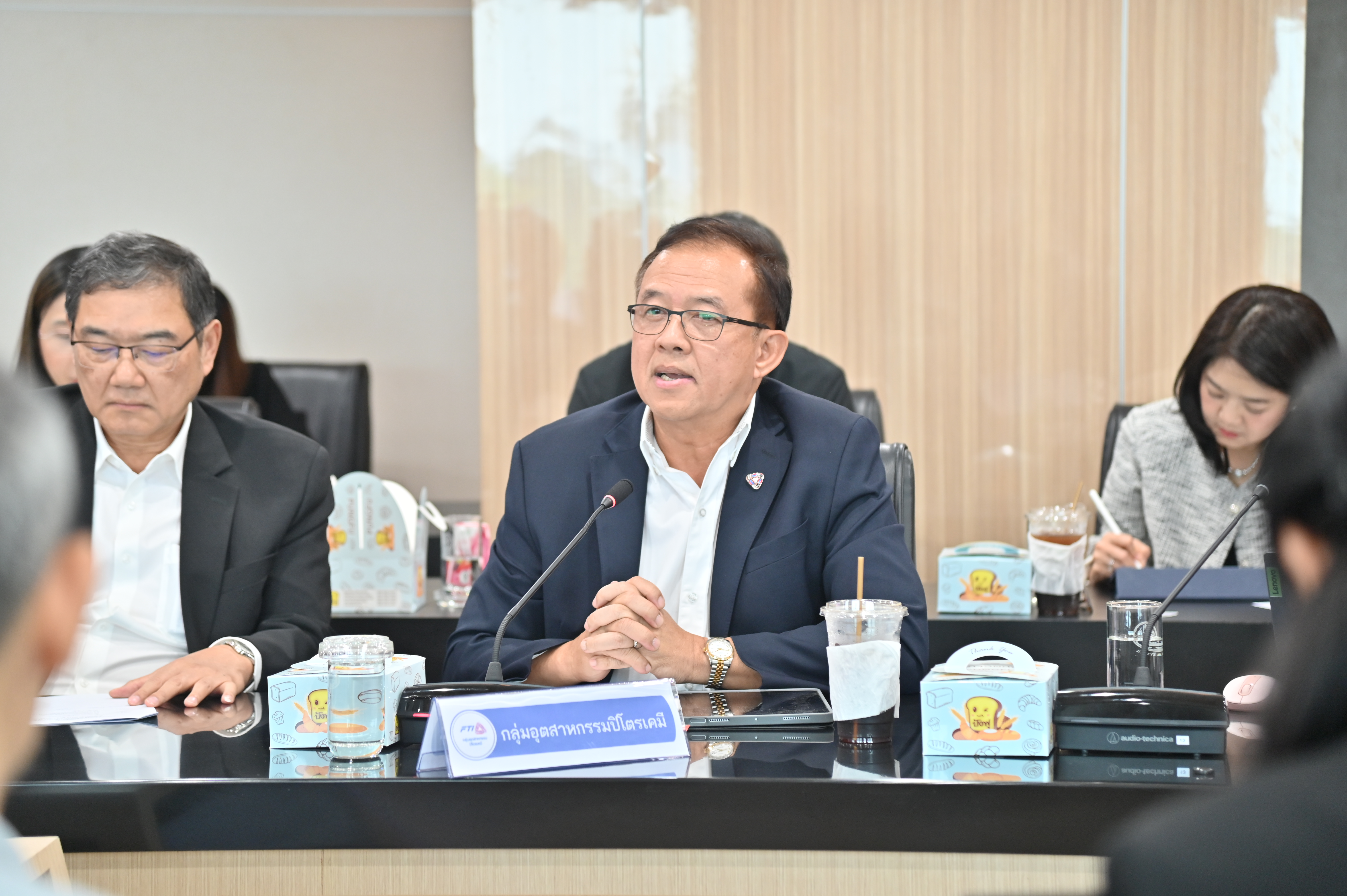 ข่าวเลขที่ 117/2569 พาณิชย์ประชุมติดตามสถานการณ์เม็ดพลาสติกและบรรจุภัณฑ์พลาสติก  วางแนวทางดูแลปริมาณ–ราคา–การใช้พลาสติกอย่างเหมาะสม (21 เมษายน 2569)