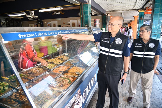 ประชาสัมพันธ์การปิดป้ายราคา และตรวจสถานีบริการน้ำมัน เทศกาลปีใหม่