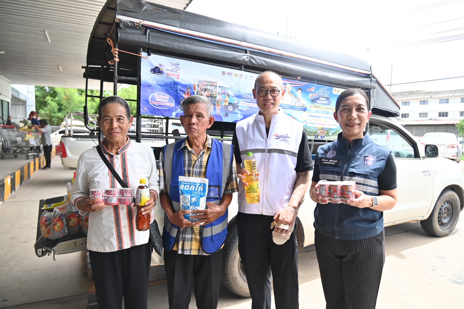 ข่าวเลขที่ 176/2569 พาณิชย์ติดตาม “รถพุ่มพวง” ภาคอีสาน เสียงตอบรับดี ประชาชนชี้ช่วยลดค่าครองชีพได้จริง ผู้ประกอบการยอดขายเพิ่ม (2 กรกฎาคม 2569)