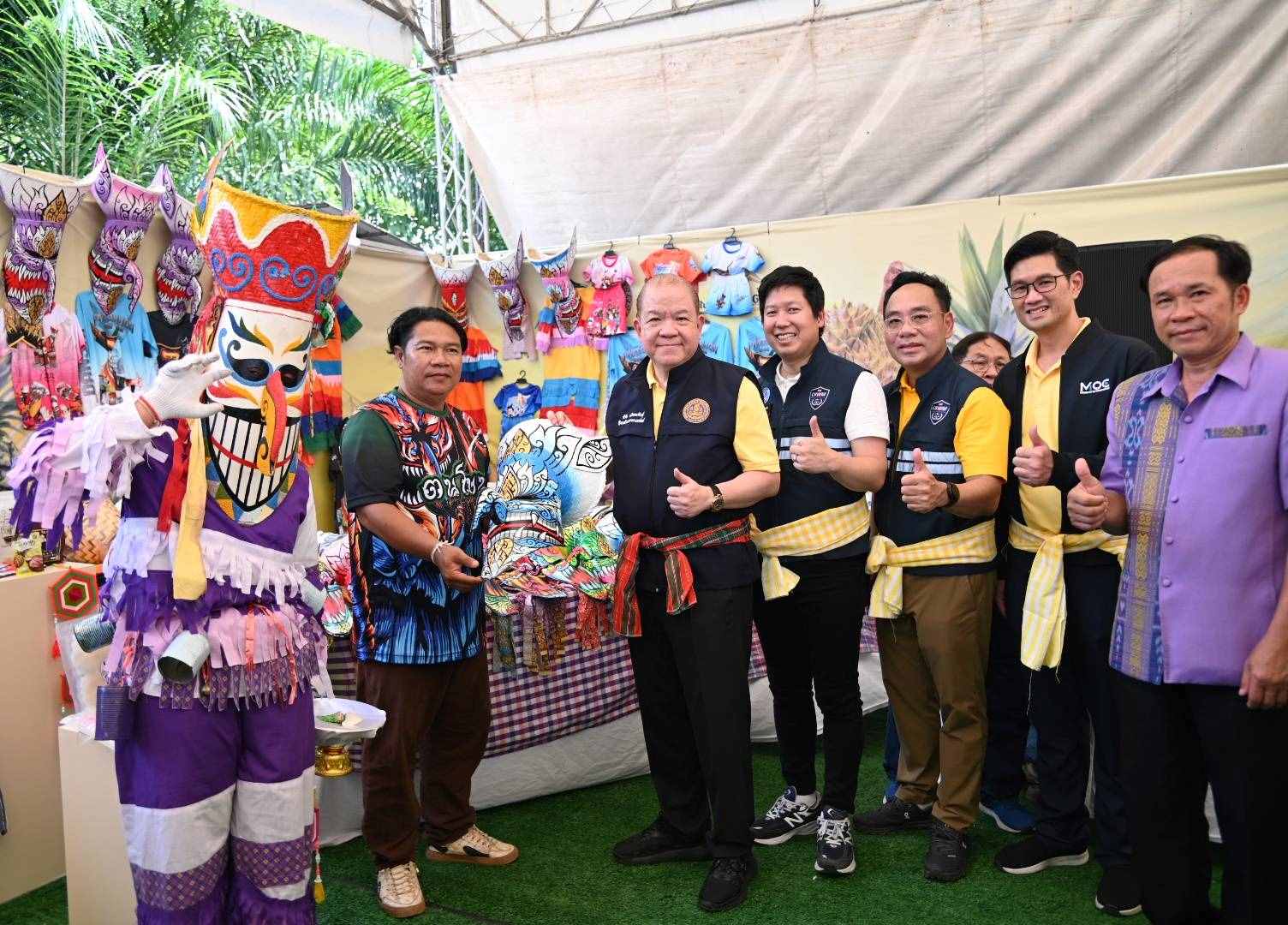 พาณิชย์ ลุยเมืองเลย เปิดงานชวนชิม สับปะรดไร่ม่วง รสชาติหอม หวาน ฉ่ำ เตรียมหนุนตลาดใน-ต่างประเทศครบวงจร