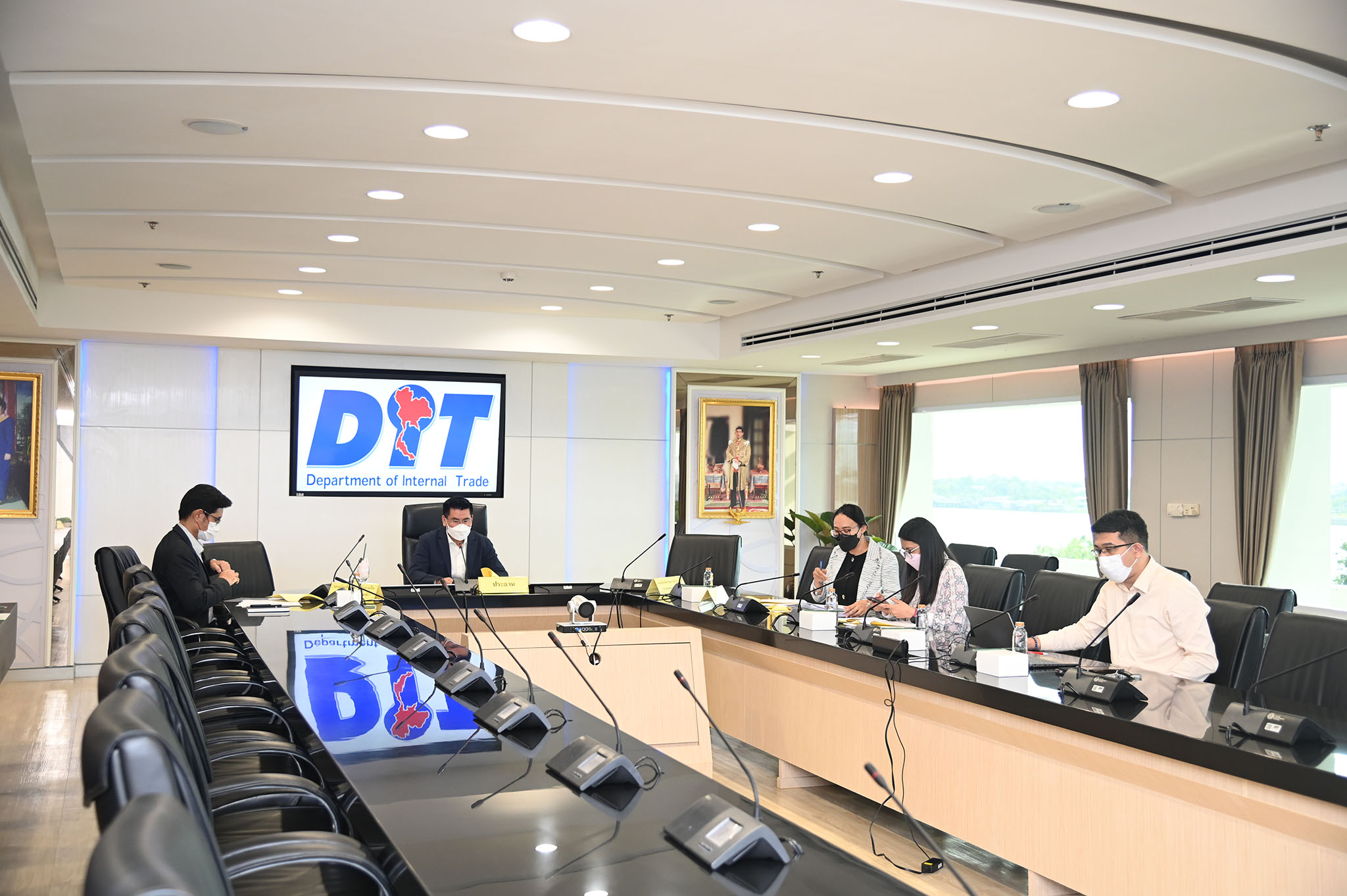 กรมการค้าภายใน ประชุมตรวจสอบการนำเข้าข้าวโพดเลี้ยงสัตว์เเละวัตถุดิบทดเเทน