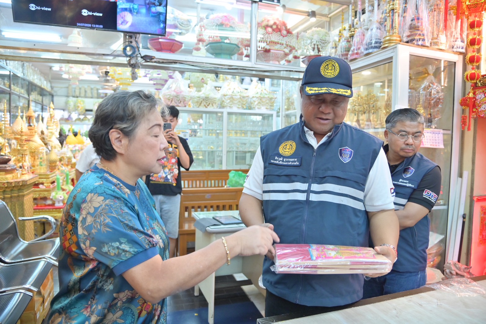 ข่าวเลขที่ 188/2569 อุ่นใจก่อนเข้าพรรษา! กรมการค้าภายในลุยตรวจร้านสังฆภัณฑ์ ย้ำติดป้ายราคาให้ชัด (24 กรกฎาคม 2569)