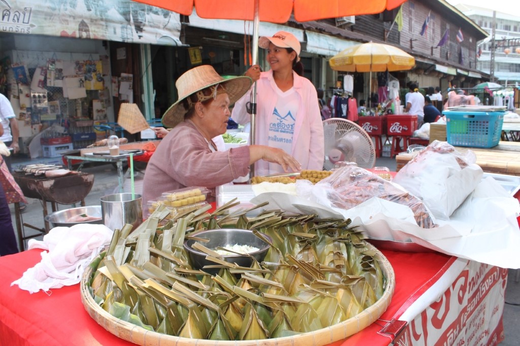 11165_สินค้าในตลาด 2.jpg