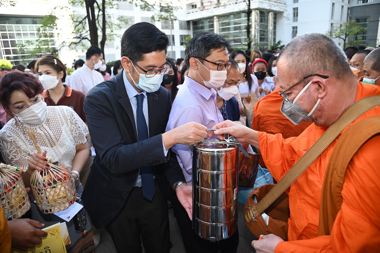 พิธีตักบาตรทำบุญเพื่อถวายพระพรชัยมงคลแด่สมเด็จพระเจ้าลูกเธอเจ้าฟ้าพัชรกิติยาภา
