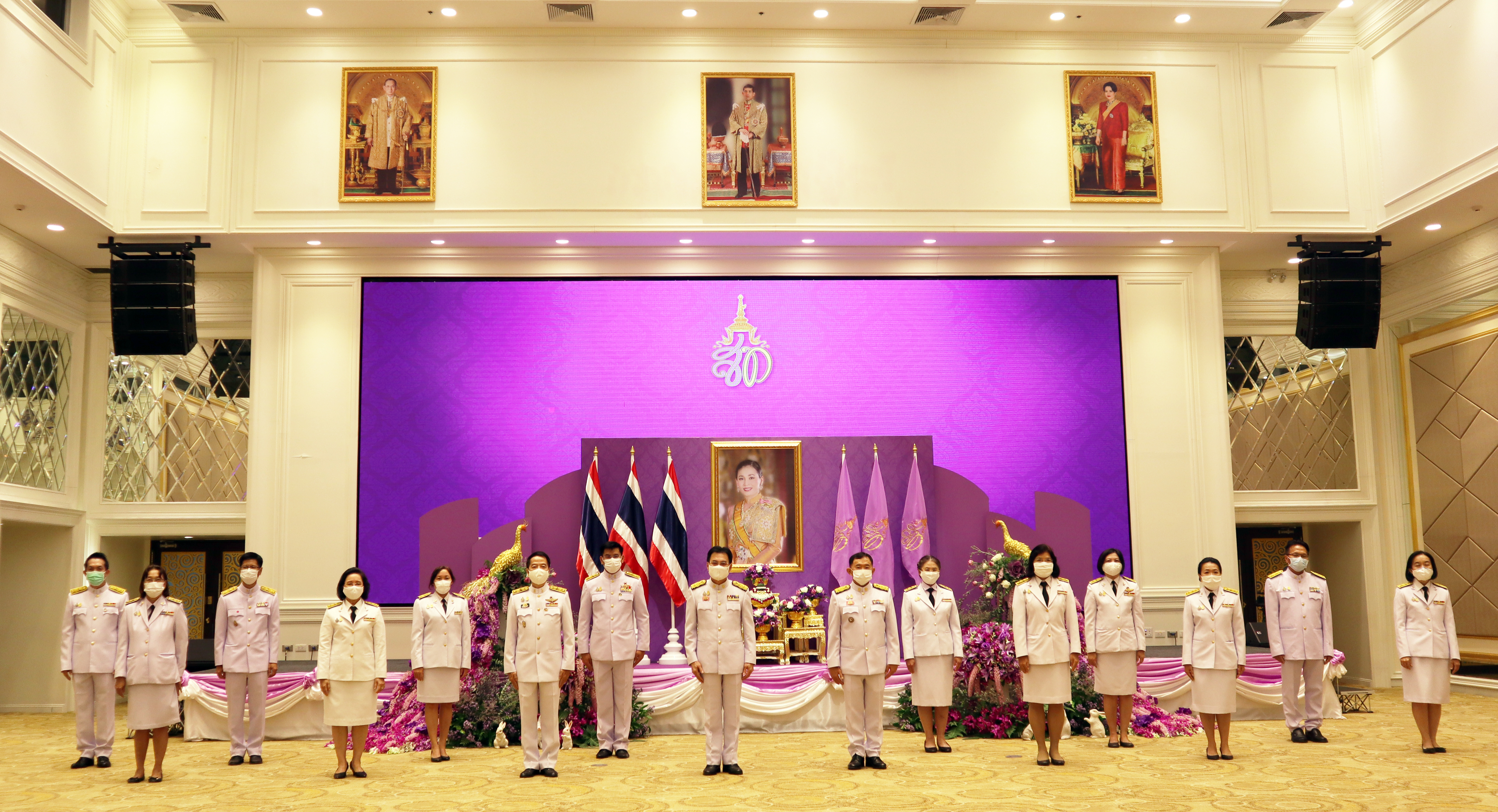 รองอธิบดีกรมการค้าภายใน ร่วมพิธีลงนามถวายพระพร สมเด็จพระนางเจ้าสุทิดา พัชรสุธาพิมลลักษณ พระบรมราชินี