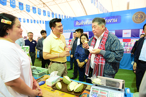 “พาณิชย์” จัดธงฟ้า @กาญจนบุรี ขนสินค้าสำคัญและผลไม้ภาคใต้มาจำหน่าย