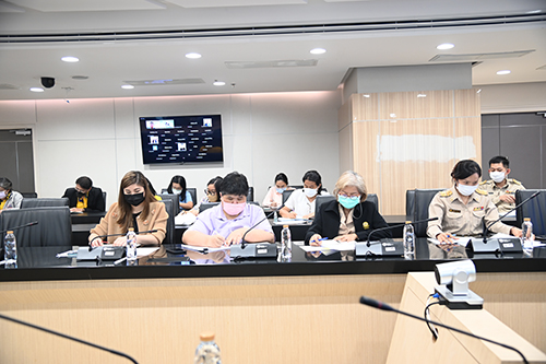 พาณิชย์ติดตามสถานการณ์ปริมาณเเละราคาสินค้าช่วงภาวะน้ำท่วม