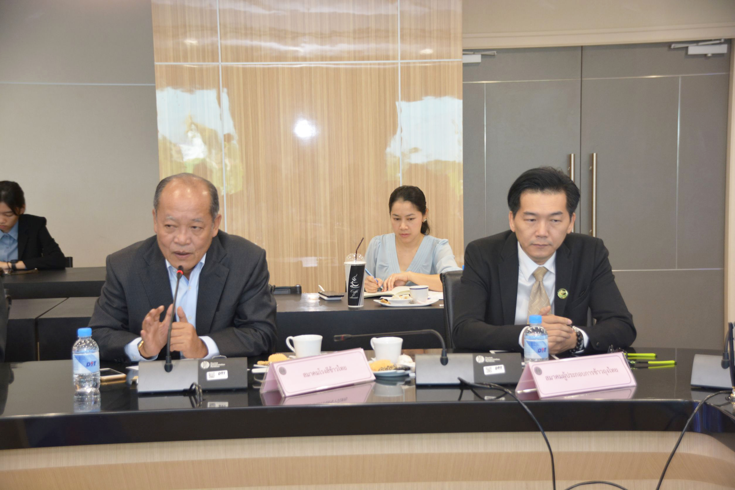 การประชุมหารือการแก้ไขปัญหาข้าวเหนียว