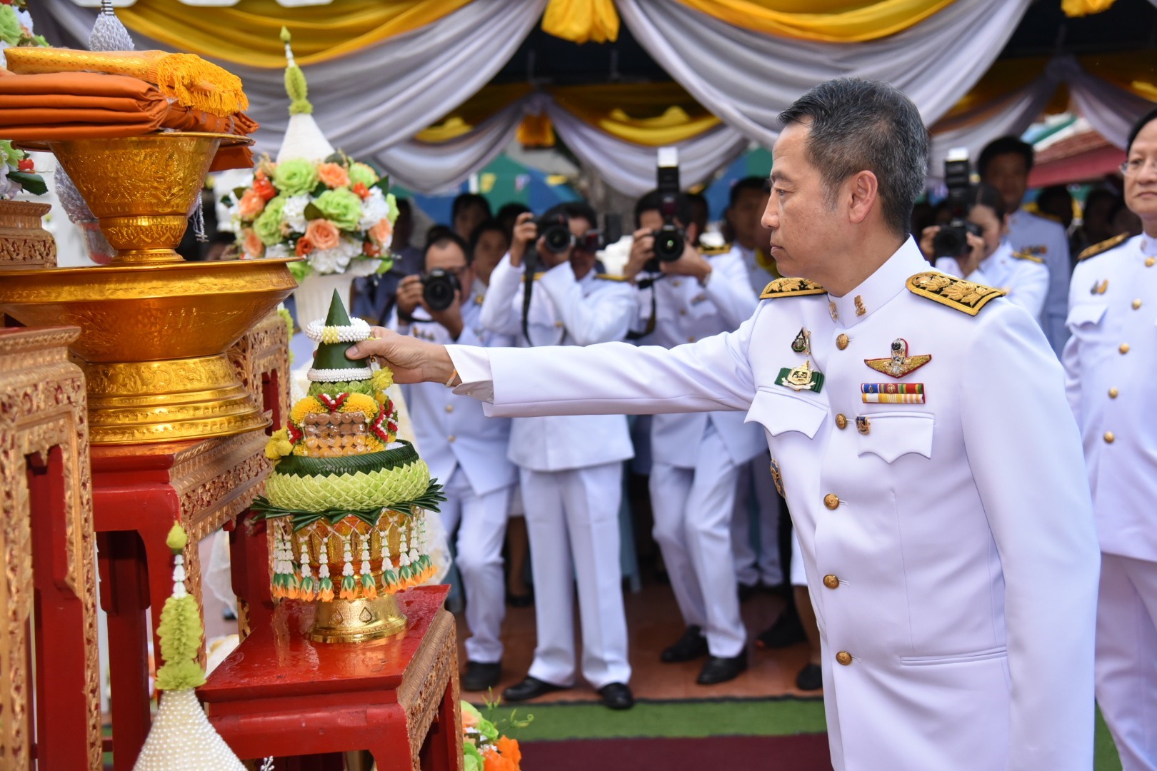 รองอธิบดีเข้าร่วมพิธีถวายผ้าพระกฐินพระราชทานกระทรวงพาณิชย์