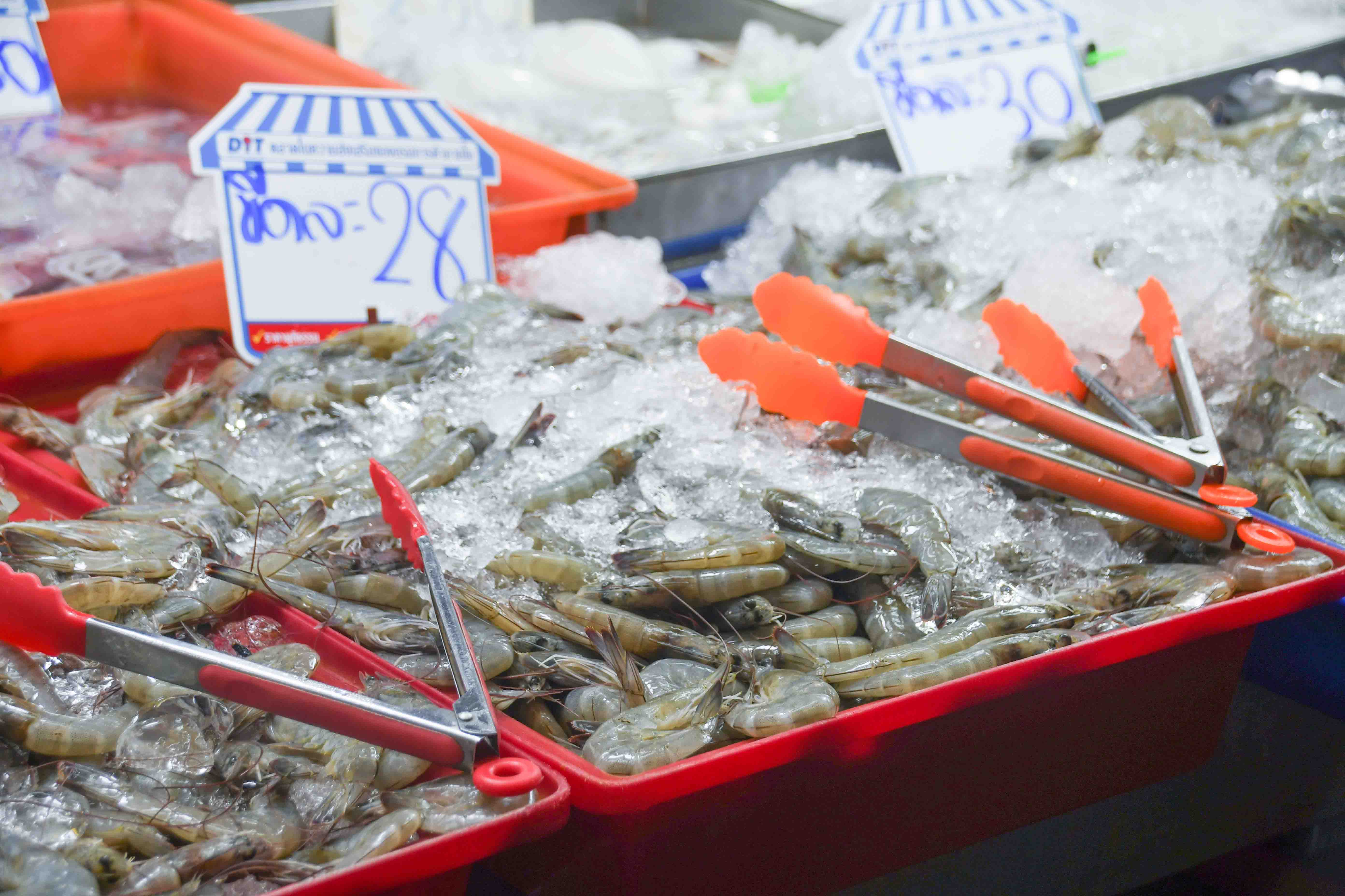 "การ์ดไม่ตก ตลาดสดช้อปได้ มั่นใจ ไร้โควิด"