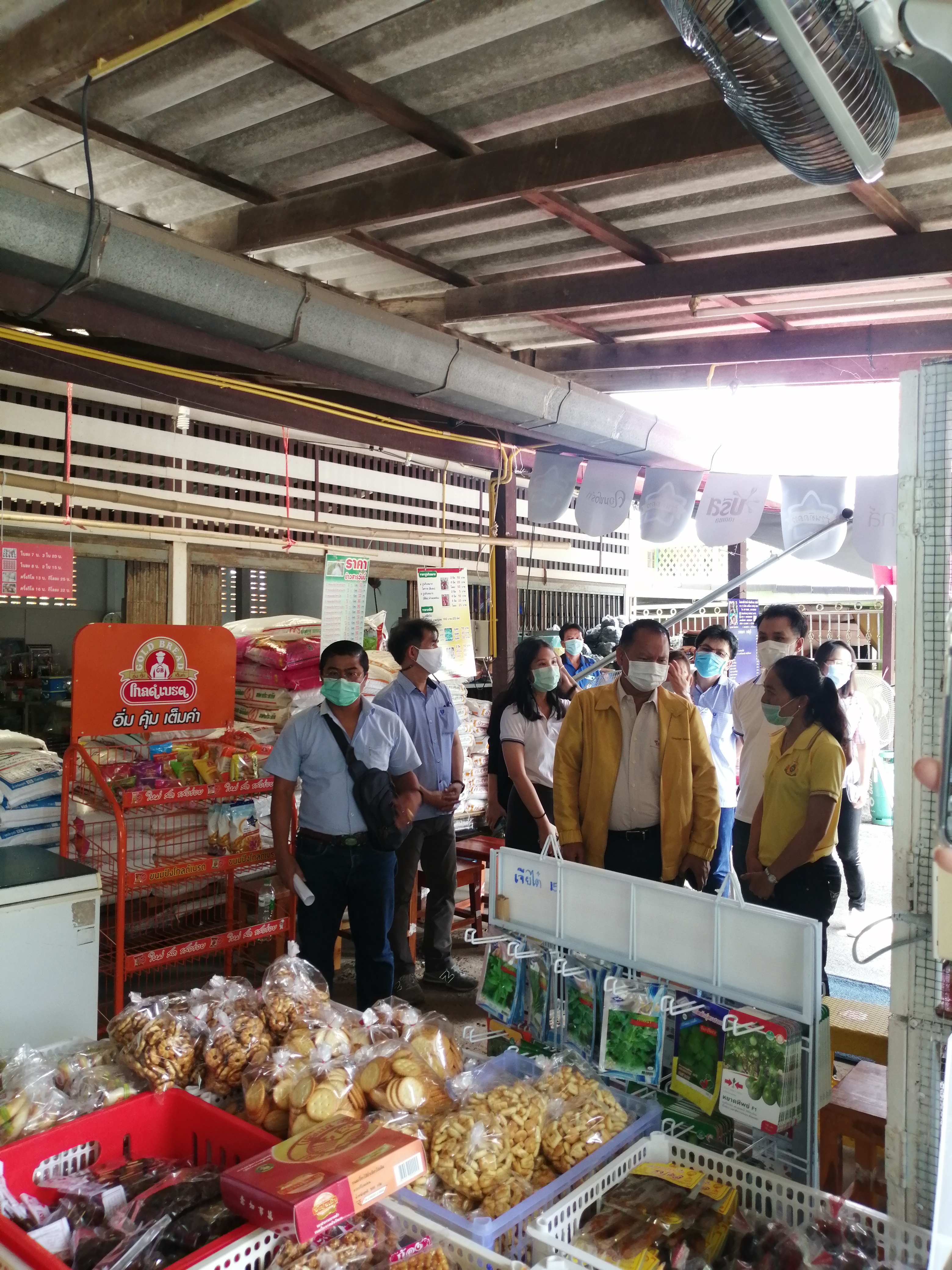 อธิบดีเยี่ยมชมร้านค้าธงฟ้าราคาประหยัดต้นแบบ