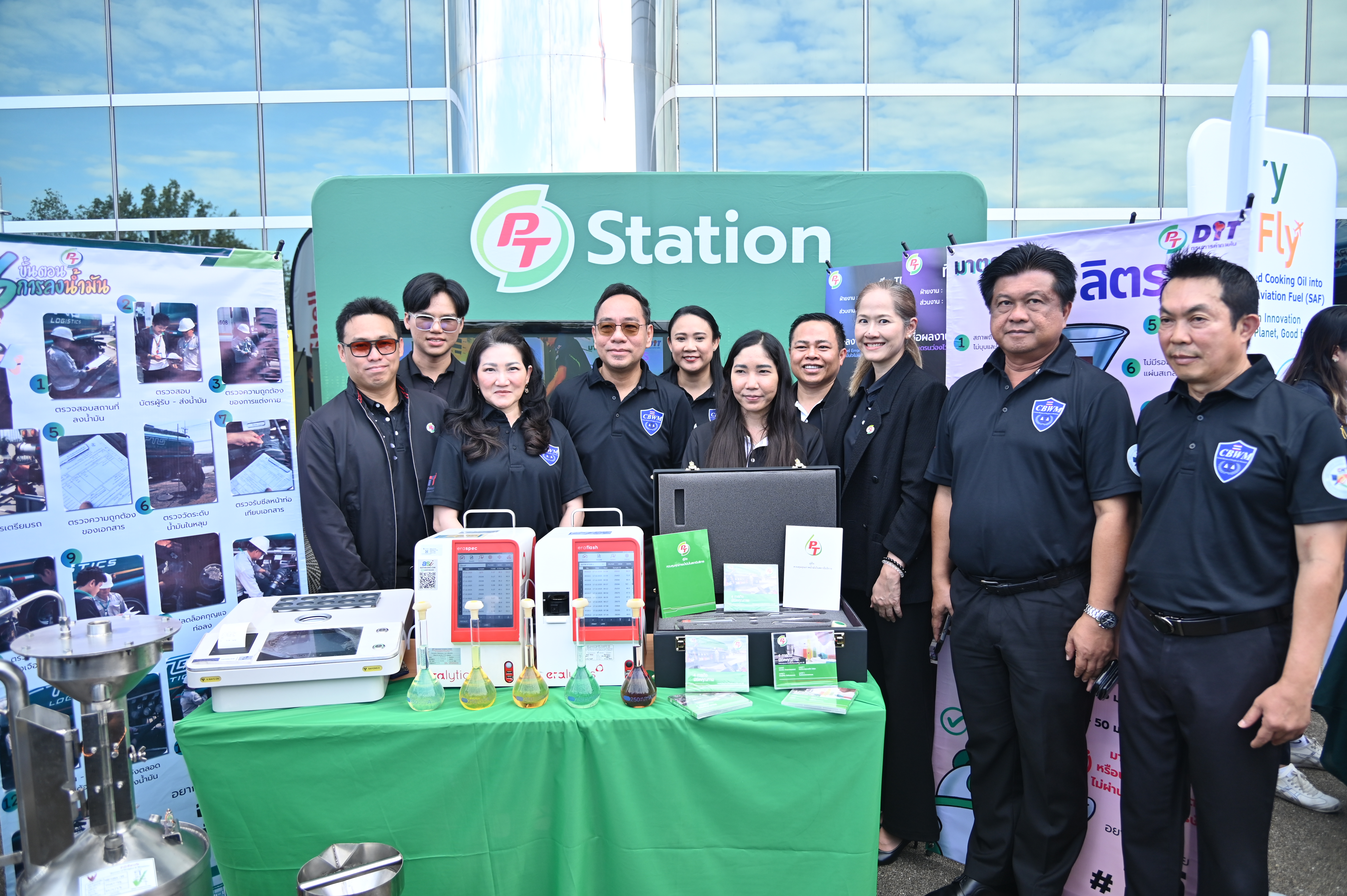 ข่าวเลขที่ 52/2569 พาณิชย์คุมเข้มช่วงเทศกาลปีใหม่ ปล่อยขบวนรถสายตรวจเฉพาะกิจ ตรวจหัวจ่ายน้ำมันทั่วประเทศ ย้ำลดค่าครองชีพ–สร้างความเป็นธรรมตามนโยบายรัฐมนตรีพาณิชย์ (18 ธันวาคม 2568)