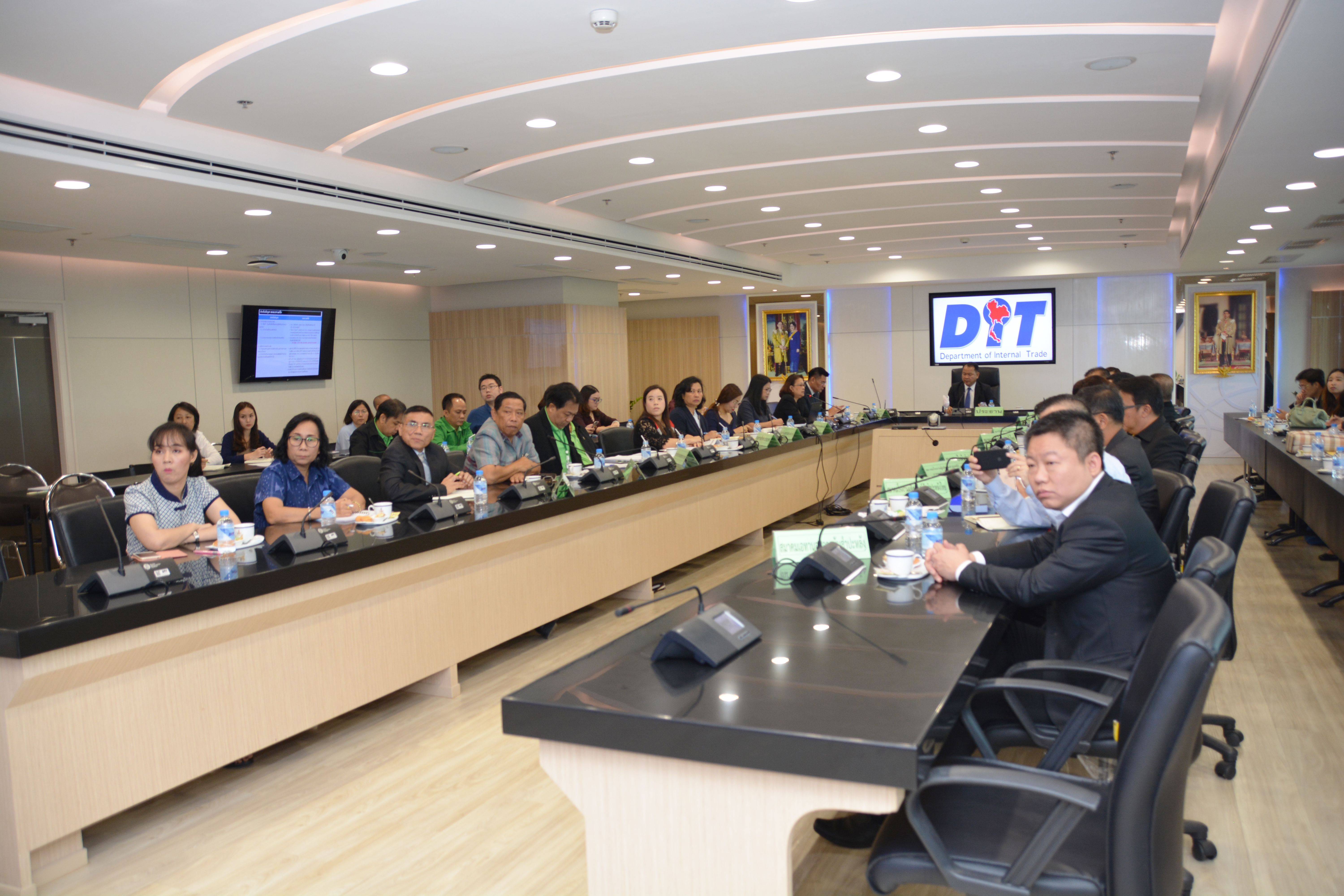 การประชุมหารือแนวทางการซื้อขายมันสำปะหลังที่เป็นธรรม