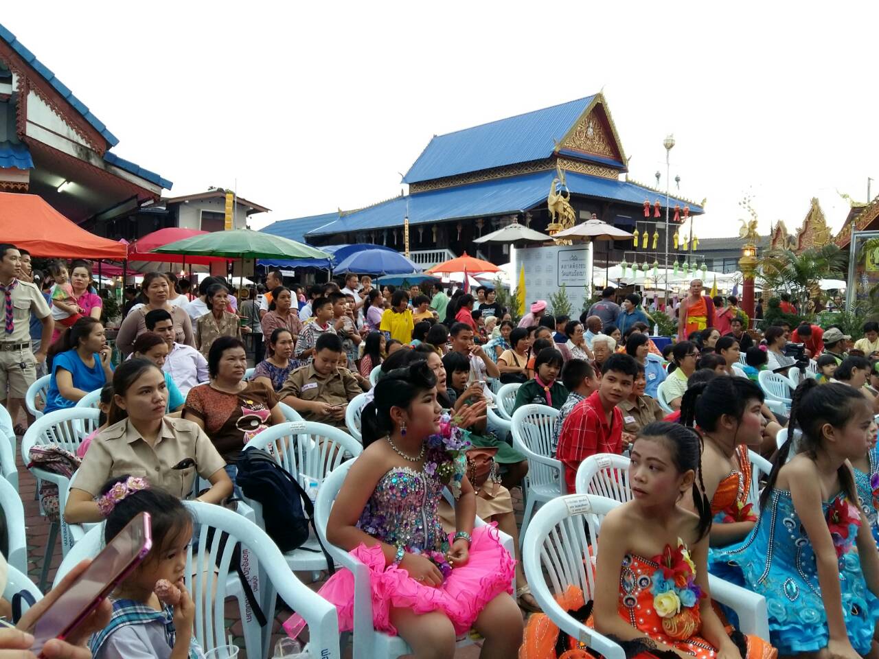 23356_บริเวณลานหน้าเวทีการแสดง.jpg