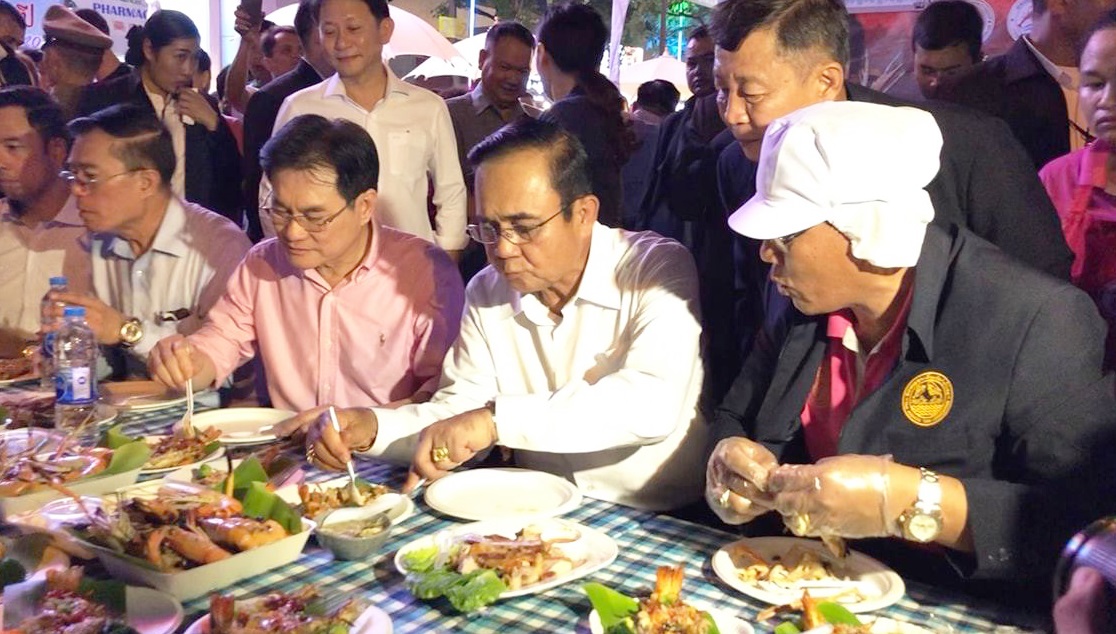 นายกรัฐมนตรี เปิดงาน เดิน กิน ชิม เที่ยว Walking Street @ Silom 